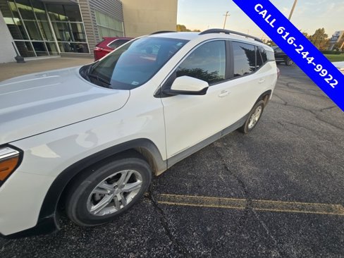 Used 2022 GMC Terrain SLE w/ Driver Convenience Package image 7