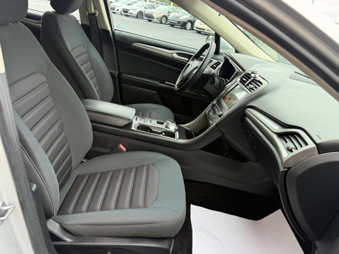 Used 2017 Ford Fusion SE w/ Fusion SE Technology Package image 15