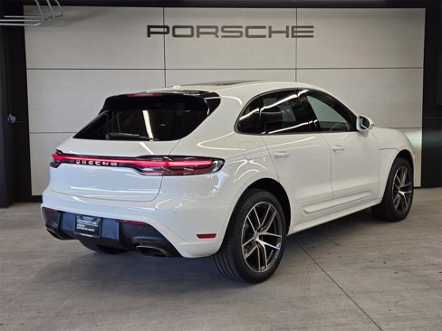 Certified 2025 Porsche Macan image 6
