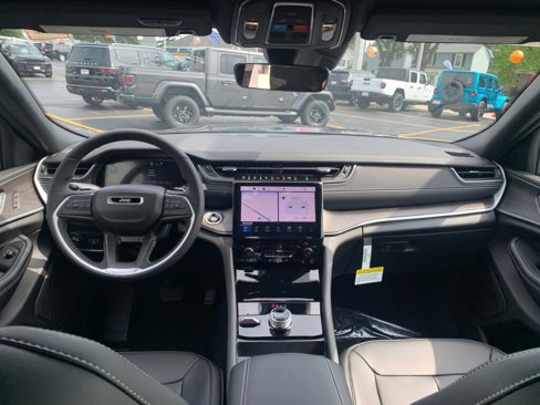 New 2025 Jeep Grand Cherokee Limited image 34