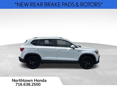 Used 2022 Volkswagen Taos SE image 3
