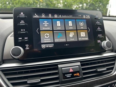 Used 2018 Honda Accord Touring image 32