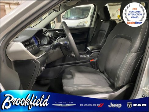 Used 2023 Jeep Grand Cherokee L Laredo image 17