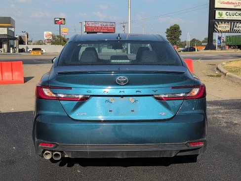 Used 2025 Toyota Camry SE image 8