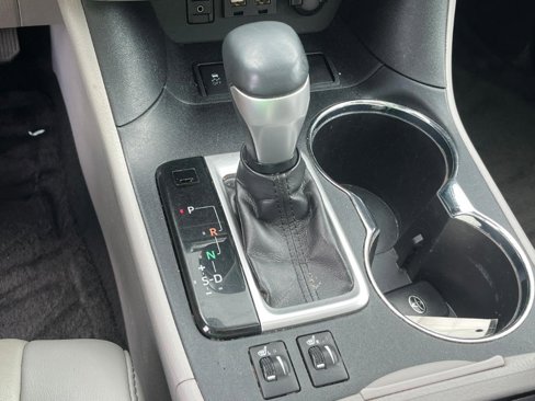 Used 2019 Toyota Highlander XLE image 13