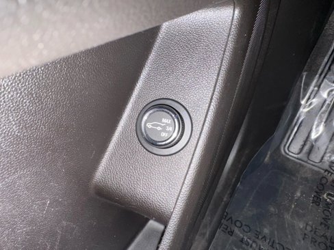 Used 2018 Chevrolet Traverse LT image 39