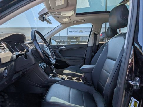 Used 2019 Volkswagen Tiguan SE w/ Panoramic Sunroof Package image 12