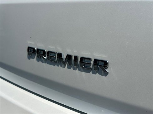 Used 2023 Chevrolet Traverse Premier image 9