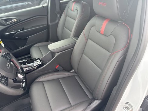 New 2025 Chevrolet Trax RS image 11