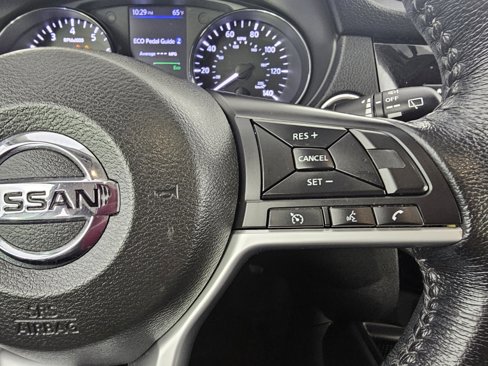Used 2018 Nissan Rogue SV image 29