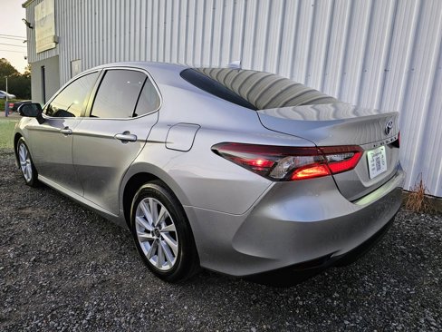 Used 2021 Toyota Camry LE w/ Carpet Mat Package (TMS) image 4