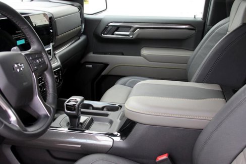 Used 2025 Chevrolet Silverado 1500 ZR2 w/ Technology Package image 27
