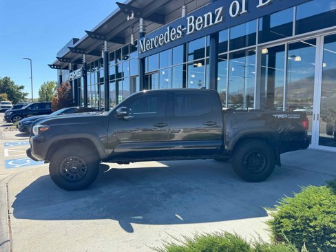 Used 2017 Toyota Tacoma SR image 3