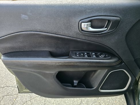 Used 2021 Jeep Compass Limited image 9