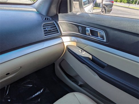 Used 2016 Ford Explorer XLT image 17