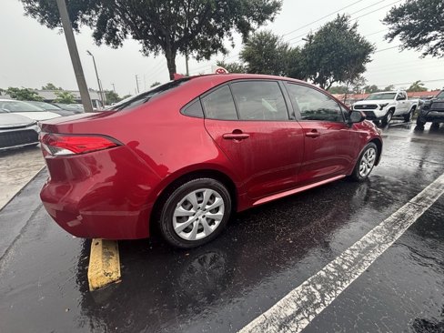 Used 2022 Toyota Corolla LE image 4