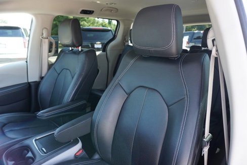 Used 2022 Chrysler Pacifica Touring-L image 23