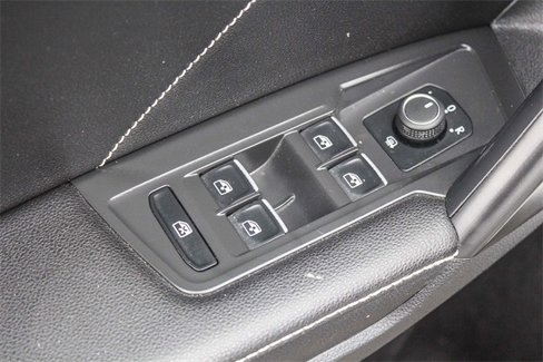 Used 2022 Volkswagen Tiguan SE R-Line image 27