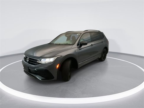 Used 2022 Volkswagen Tiguan SE R-Line image 8