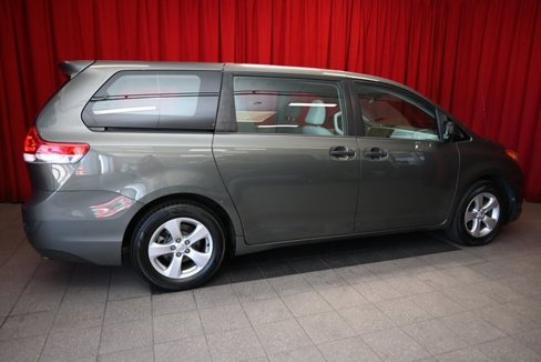 Used 2013 Toyota Sienna L image 5