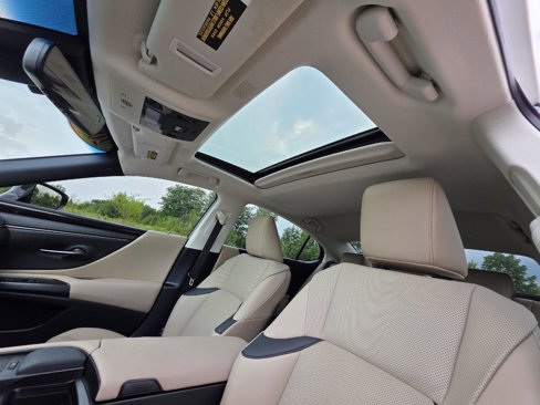 Used 2021 Lexus ES 250 w/ Premium Package image 22