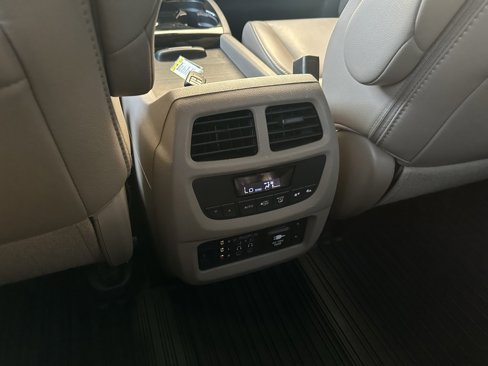 Used 2016 Honda Pilot Touring image 23