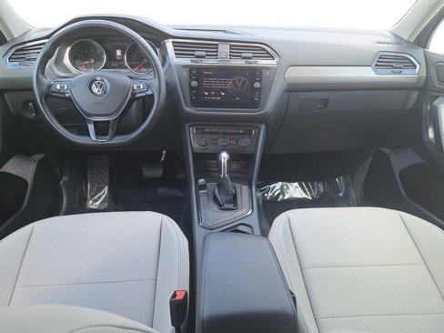 Used 2019 Volkswagen Tiguan SE image 9