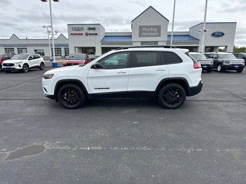 Used 2023 Jeep Cherokee Altitude Lux image 2