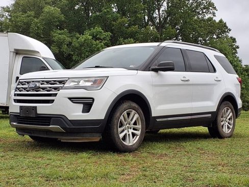 Used 2018 Ford Explorer XLT image 1