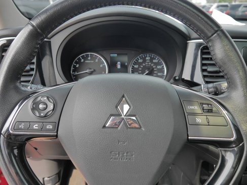 Used 2017 Mitsubishi Outlander SE image 24