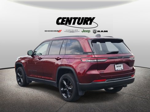 Used 2024 Jeep Grand Cherokee Altitude image 6