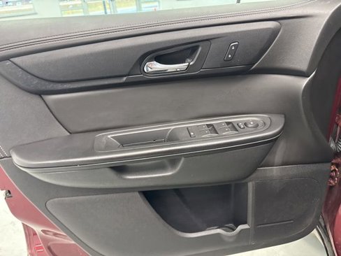 Used 2017 Chevrolet Traverse LT w/ Style and Technology Package image 16