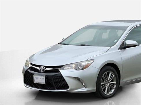 Used 2016 Toyota Camry SE image 8