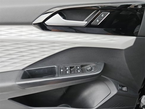 Certified 2022 Volkswagen Taos S image 39