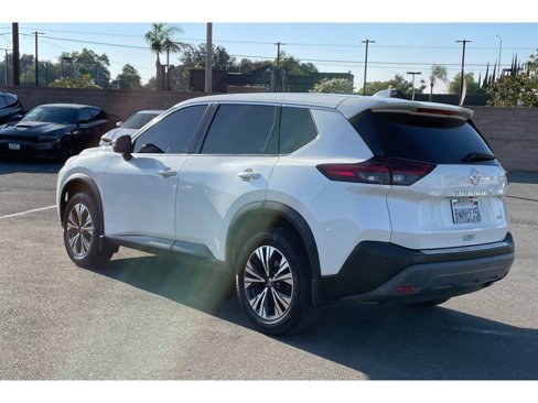 Used 2021 Nissan Rogue SV image 3