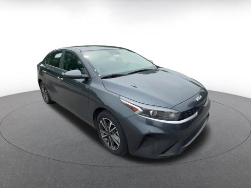 Used 2023 Kia Forte LXS image 3