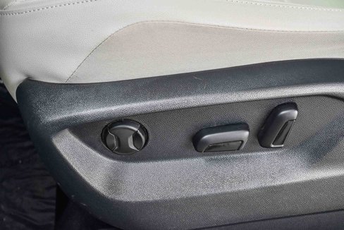 Used 2021 Volkswagen Tiguan SE w/ Panoramic Sunroof Package image 21