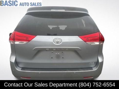 Used 2014 Toyota Sienna XLE image 7