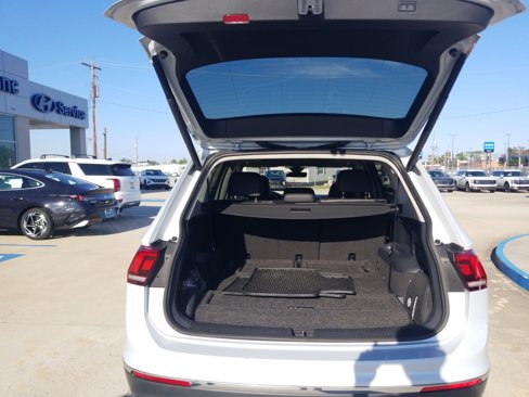 Used 2018 Volkswagen Tiguan SEL Premium image 12
