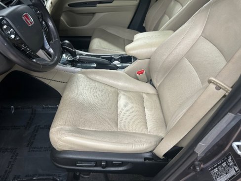 Used 2017 Honda Accord Touring image 8