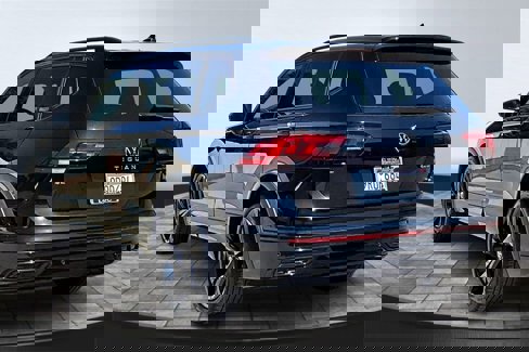 Used 2024 Volkswagen Tiguan SE R-Line image 2