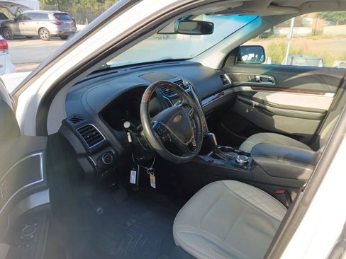 Used 2019 Ford Explorer Platinum image 4
