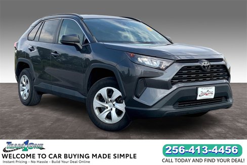 Used 2021 Toyota RAV4 LE image 1
