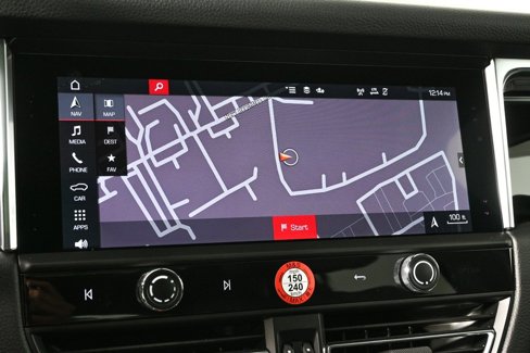 Certified 2025 Porsche Macan image 15
