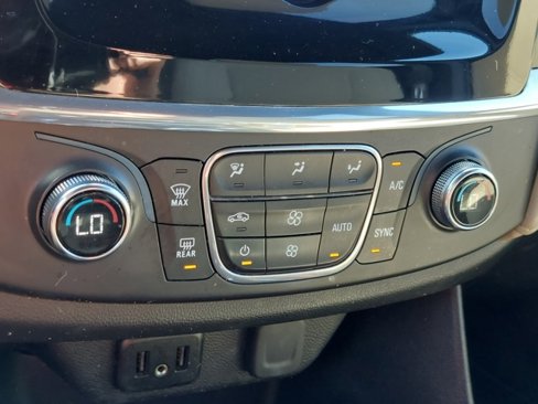 Used 2022 Chevrolet Traverse LS image 34