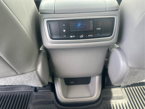 Used 2018 Toyota Highlander XLE image 19