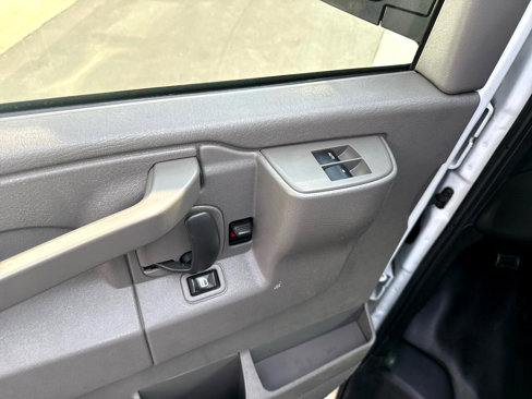 Used 2018 GMC Savana 2500 w/ Driver Convenience Package image 8