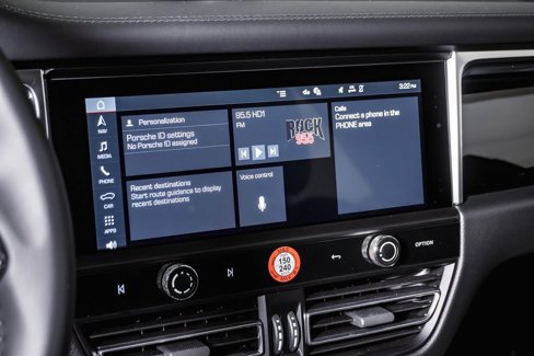 Certified 2025 Porsche Macan Turbo image 22