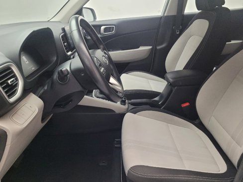 Used 2023 Hyundai Venue SEL image 17