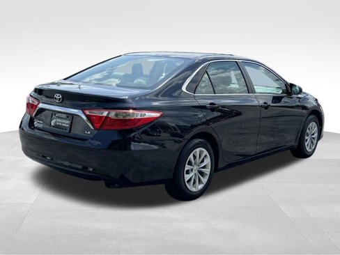 Used 2016 Toyota Camry LE image 6